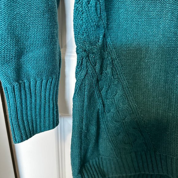 LL Bean V-Neck Cable Design Sweater - Picture 3 of 4